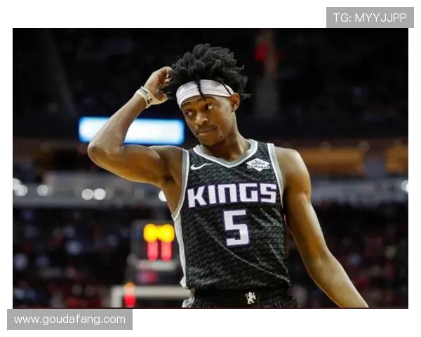 福克斯简化进攻模式高效砍下29分带领球队取胜 福克斯简化进攻模式高效砍下29分带领球队取胜